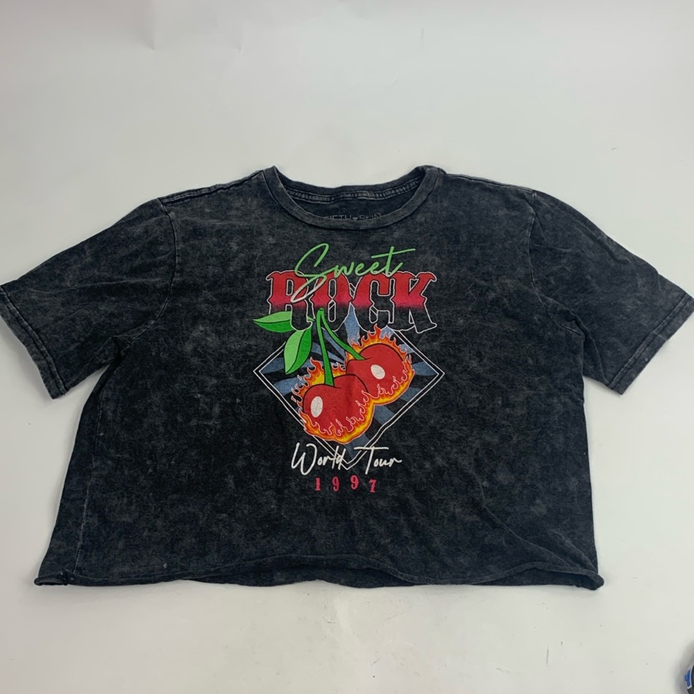 1997 Sweet Rock World Tour Graphic Crop Tshirt Size XL Distressed Black Band Tee